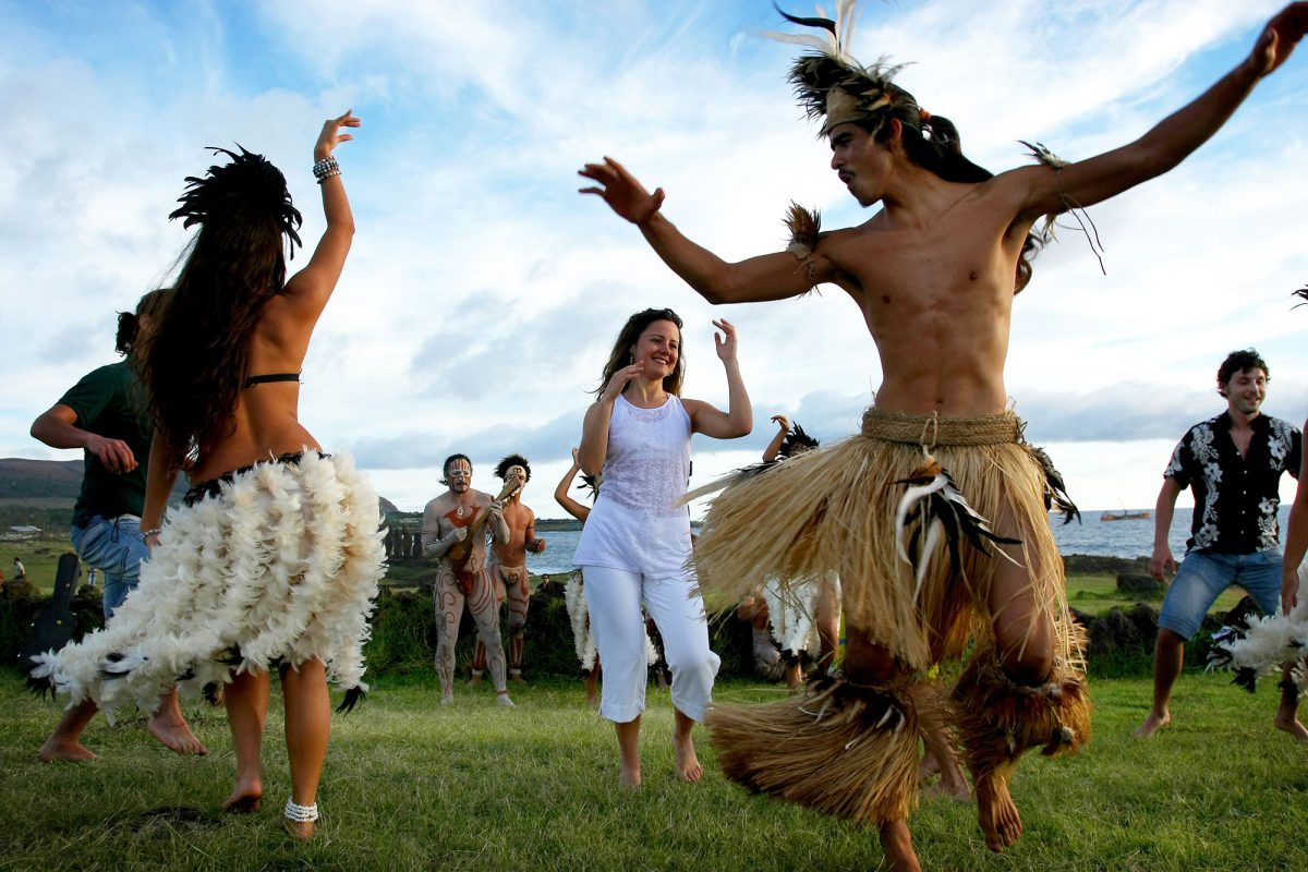 EASTER ISLAND Dancing folkore